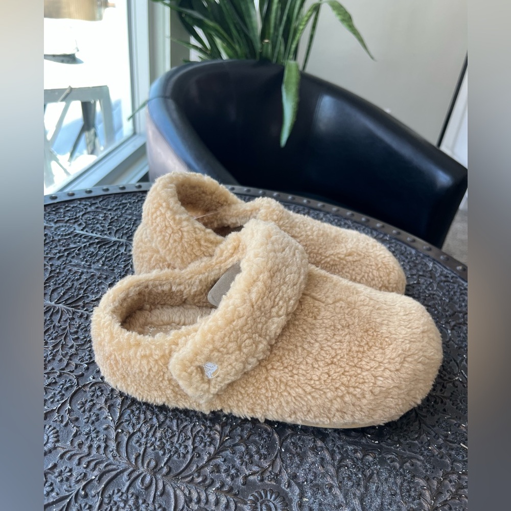 CROCS CLASSIC COZZZY SLIPPERS IN WHEAT 6 - Picture 2 of 5